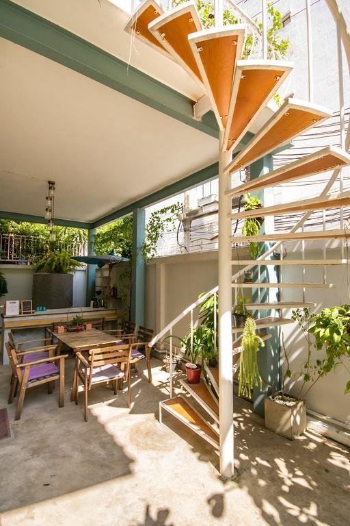 Fu House Hostel Bangkok Exterior photo